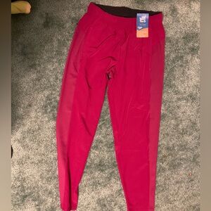 NWT Brooks Women's Shakeout Pant - Reddish pink